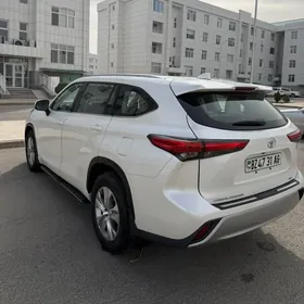 Toyota Highlander 2021