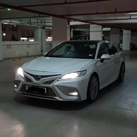 Toyota Camry 2021