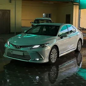 Toyota Camry 2021