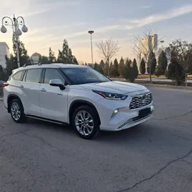 Toyota Highlander 2021