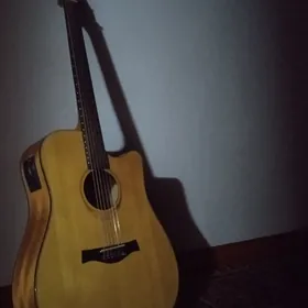 Gitara akustik