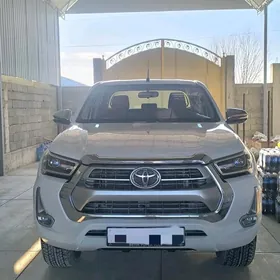 Toyota Hilux 2024