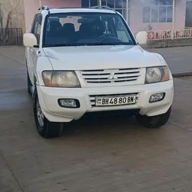Mitsubishi Montero 2002