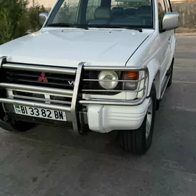 Mitsubishi Pajero 1992