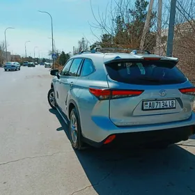 Toyota Highlander 2021