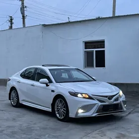 Toyota Camry 2021