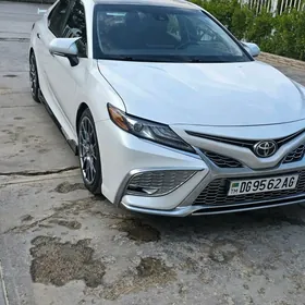 Toyota Camry 2021