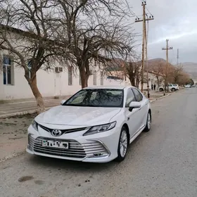 Toyota Camry Hybrid 2022