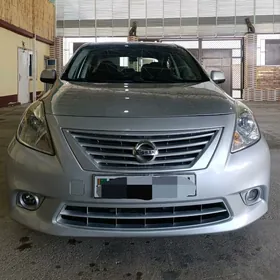 Nissan Versa 2011