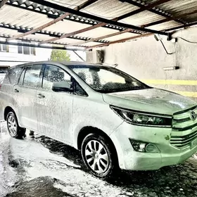 Toyota Innova 2021