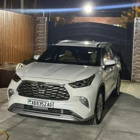 Toyota Highlander 2021