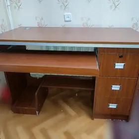 Офисный стол