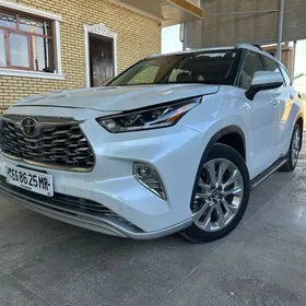 Toyota Highlander 2021