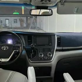 Toyota Sienna 2019