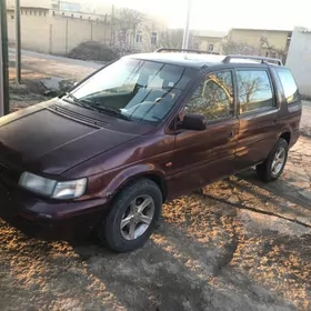 Mitsubishi Chariot 1990