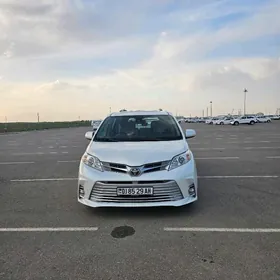 Toyota Sienna 2018