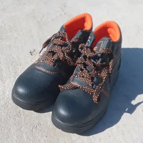 Ujy demirli sapoklar