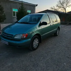 Toyota Sienna 1999