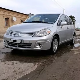 Nissan Versa 2012