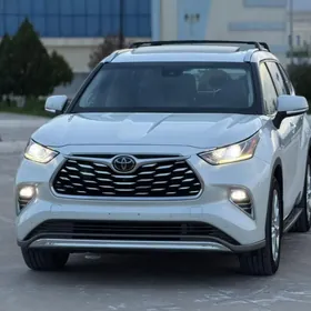 Toyota Highlander 2021