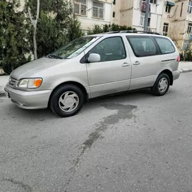 Toyota Sienna 2003