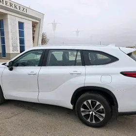 Toyota Highlander 2022
