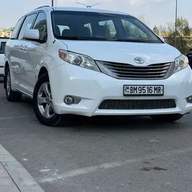 Toyota Sienna 2011