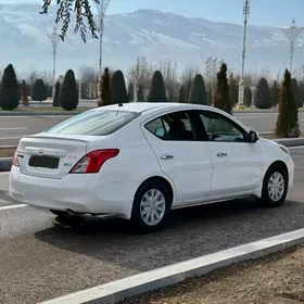 Nissan Versa 2012