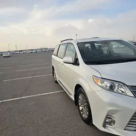 Toyota Sienna 2018