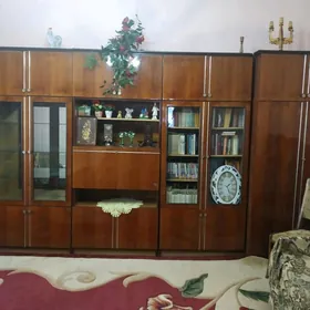 Стенка,кровать,комод,трюмо