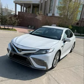 Toyota Camry 2021