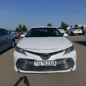 Toyota Camry 2021
