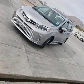 Toyota Sienna 2019