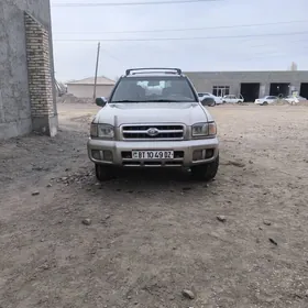 Nissan Pathfinder 2000