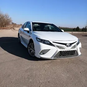 Toyota Camry 2019