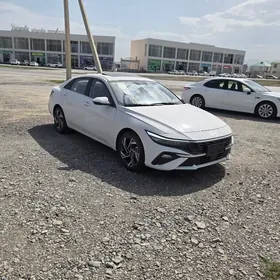 Hyundai Elantra 2025