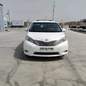 Toyota Sienna 2011