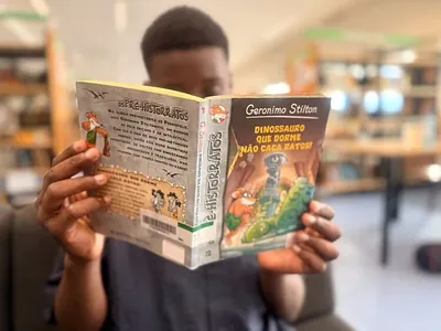 Подросток-книголюб из Португалии вводит моду на чтение