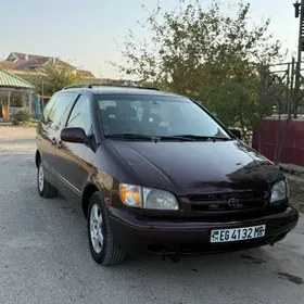 Toyota Sienna 1999