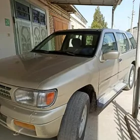 Nissan Pathfinder 1996