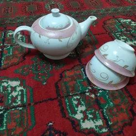 Чайник и две пиалы