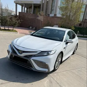 Toyota Camry 2021