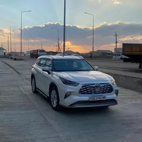 Toyota Highlander 2021