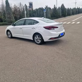Hyundai Elantra 2020