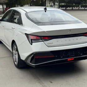 Hyundai Elantra 2025