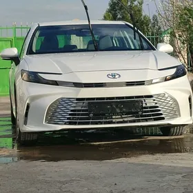 Toyota Camry Hybrid 2025