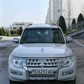 Mitsubishi Pajero 2015