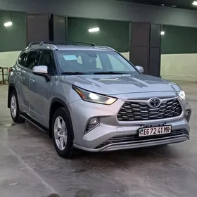 Toyota Highlander 2021