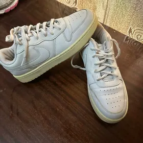 кроссовки женские