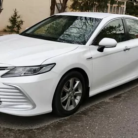 Toyota Camry 2021
